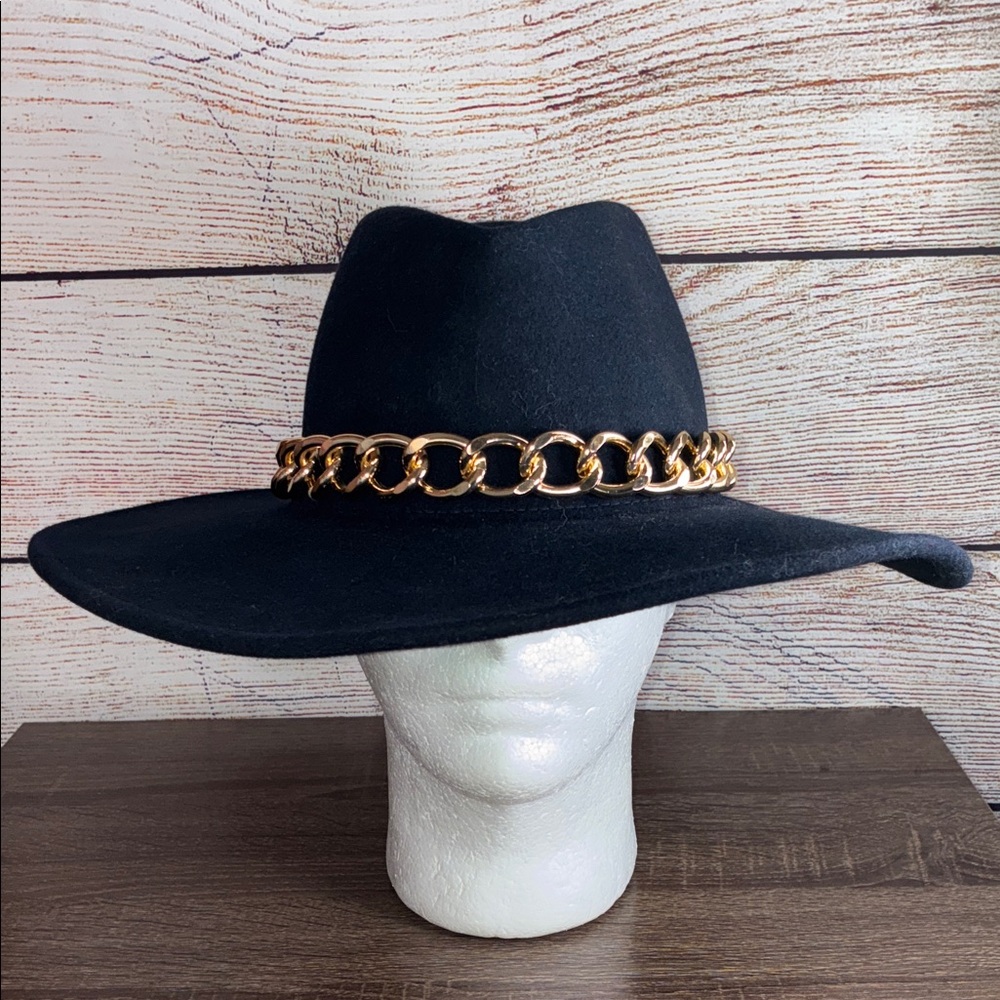 Pre Owned Eugenia Kim Harlowe Elegant Navy Hat with Gold Chain Accent